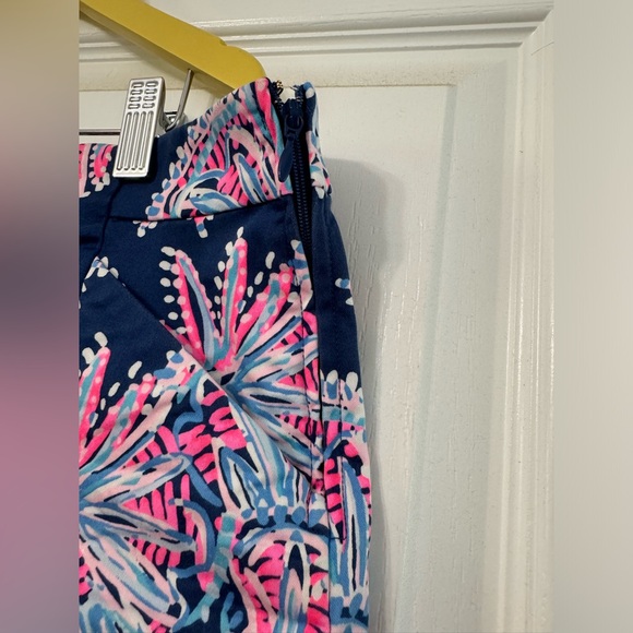 Size 2 Lilly Pulitzer shorts - Picture 2 of 5